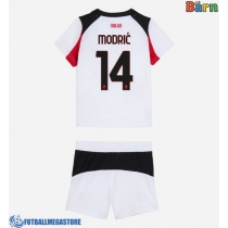 Fotballdrakt Barn AC Milan Luka Modric #14 Bortedraktsett 2025-26 Kortermet (+ Korte bukser)